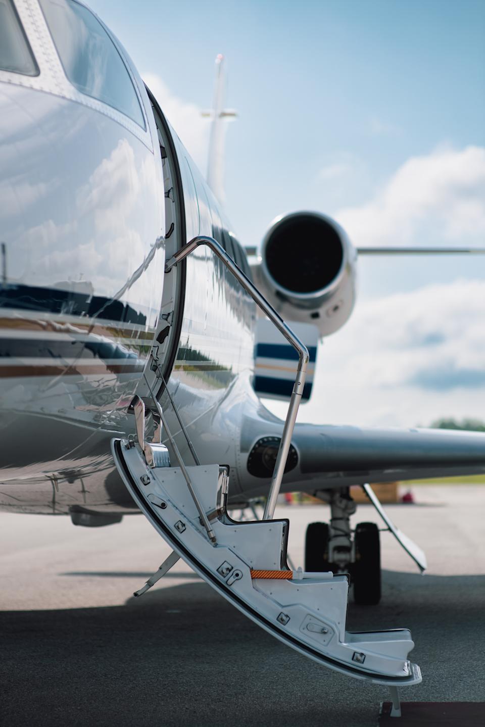 Executive Airport Limousine Service - Toronto Pearson Airport Limo Service
