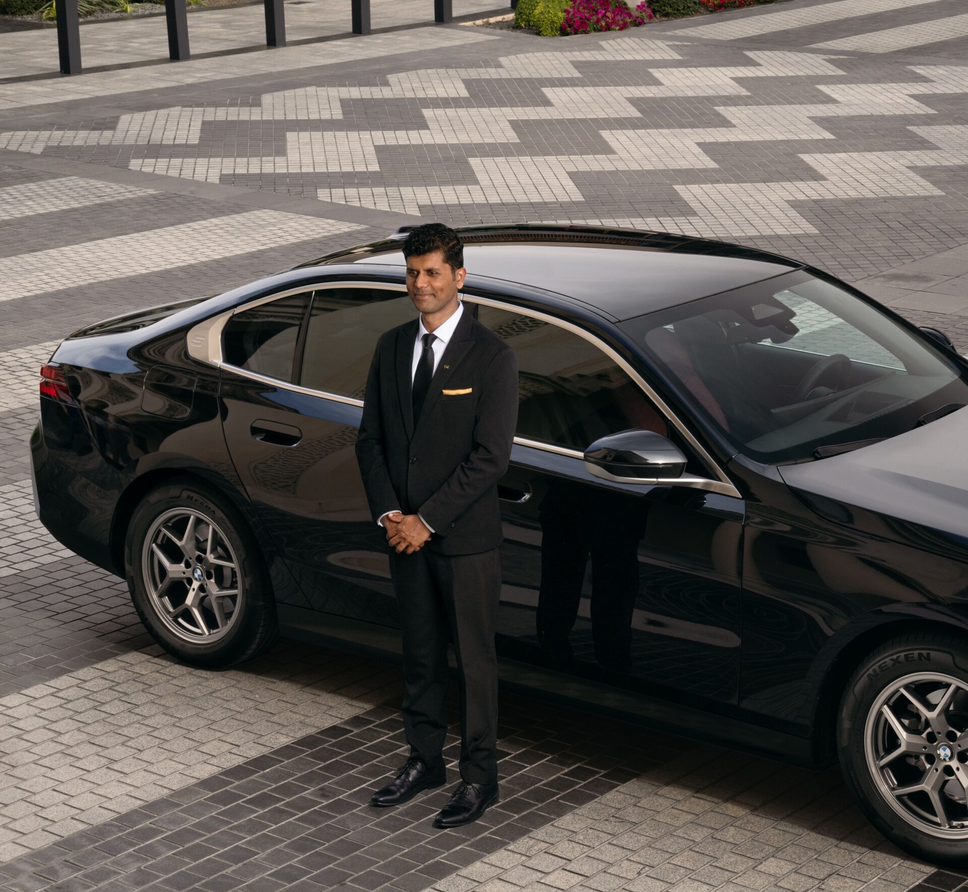 Chauffeur Service Toronto - Toronto Pearson Airport Limo Service