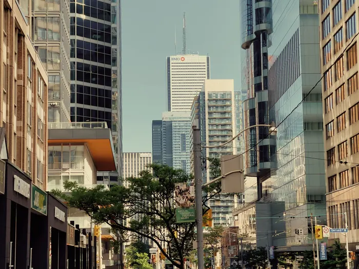 how much does a Toronto limo service cost, flat rate car service Toronto to Toronto Pearson Airport