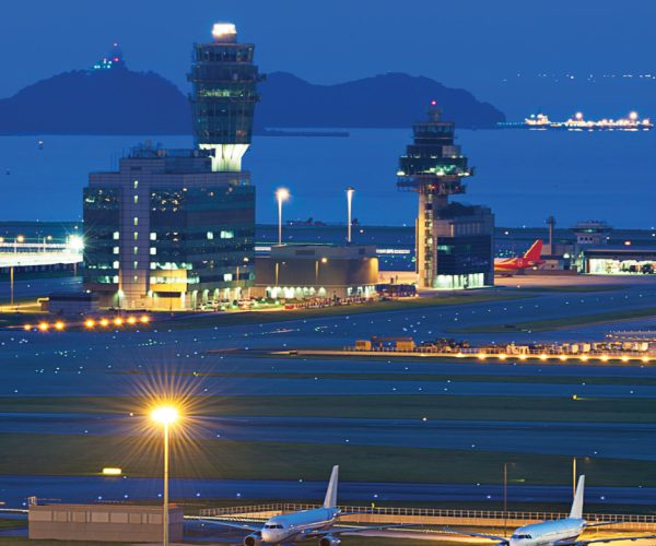 SP2016_Coverstory_cyber_Airport-Security-Sidebar_Stock-art-941x1400